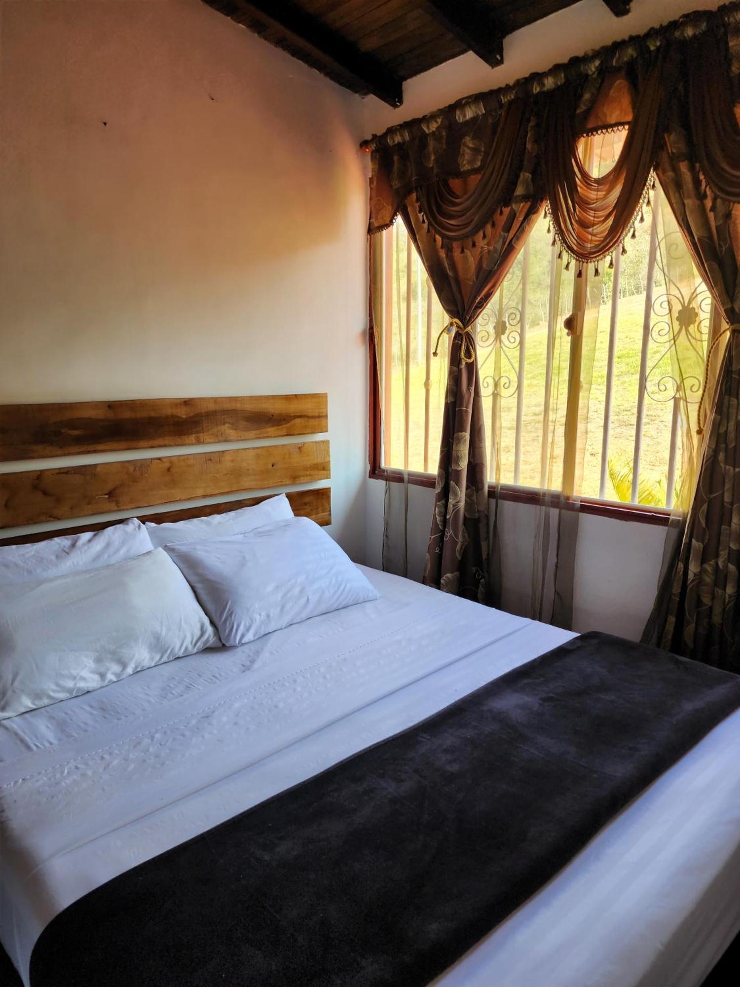 Hotel Campestre Palmas Del Zamorano サン・ヒル エクステリア 写真